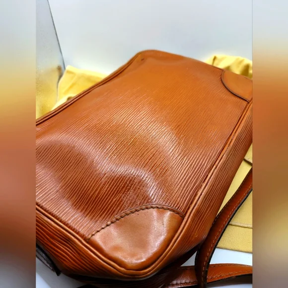 Louis Vuitton Epi Trocadero Crossbody Brown Bag - Picture 3 of 4